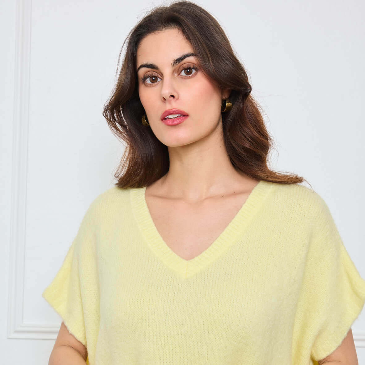 COL V OVERSIZED SANS MANCHES MILIE JAUNE POUSSIN